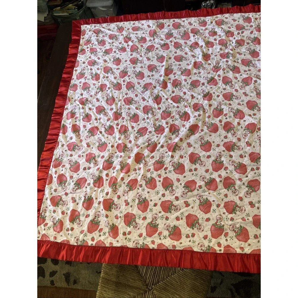 Vintage‎ 70s Strawberry Shortcake Flannel Blanket with Satin Trim Toddler Girls